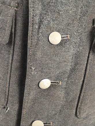 Heer, Feldbluse für Mannschaften Modell 1943. Stark getragenes Stück, die Kragenspiegel original vernäht