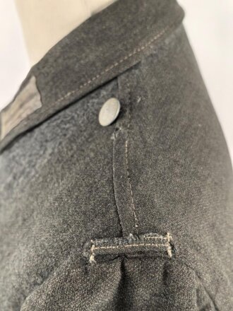 Heer, Feldbluse für Mannschaften Modell 1943. Stark getragenes Stück, die Kragenspiegel original vernäht