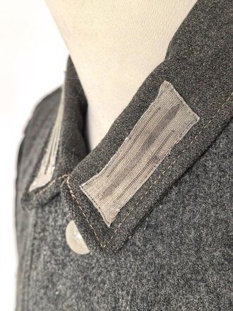 Heer, Feldbluse für Mannschaften Modell 1943. Stark getragenes Stück, die Kragenspiegel original vernäht