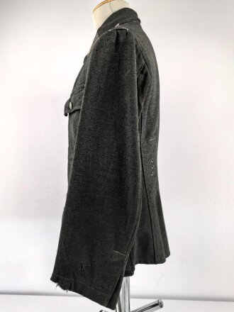 Heer, Feldbluse für Mannschaften Modell 1943. Stark getragenes Stück, die Kragenspiegel original vernäht