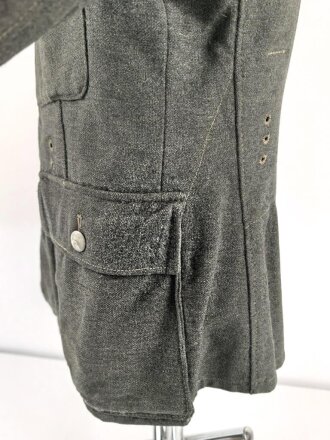 Heer, Feldbluse für Mannschaften Modell 1943. Stark getragenes Stück, die Kragenspiegel original vernäht