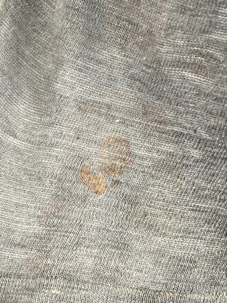 Vorschriftsmäßiges Feldhemd für Angehörige des Heeres. Stark getragenes Stück. Ausführung in grünlichgrau.