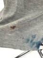 Vorschriftsmäßiges Feldhemd für Angehörige des Heeres. Stark getragenes Stück. Ausführung in grünlichgrau.