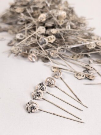 Luftwaffe Beobachterabzeichen, Miniatur 11mm, Ausführung nach dem Ordensgesetz von 1957 ohne Hakenkreuz. Sie erhalten ein ( 1 ) Stück aus altem Herstellerbestand
