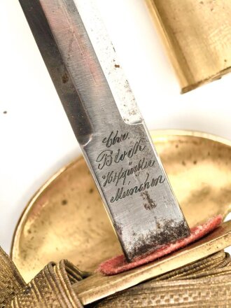 Bayern, Degen für Staatsbeamte. Ausführung ab 1886 mit Krone statt Monogramm. Lieferant Christian Block München. Saubere Klinge mit beidseitiger Ätzung " In treue Fest" Der obere Scheidenbeschlag ist beweglich .