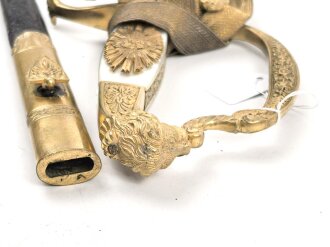 Bayern, Degen für Staatsbeamte. Ausführung ab 1886 mit Krone statt Monogramm. Lieferant Christian Block München. Saubere Klinge mit beidseitiger Ätzung " In treue Fest" Der obere Scheidenbeschlag ist beweglich .