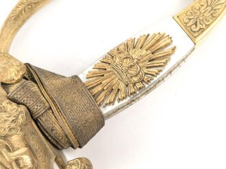 Bayern, Degen für Staatsbeamte. Ausführung ab 1886 mit Krone statt Monogramm. Lieferant Christian Block München. Saubere Klinge mit beidseitiger Ätzung " In treue Fest" Der obere Scheidenbeschlag ist beweglich .