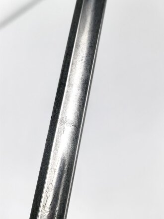 Bayern, Degen für Staatsbeamte. Ausführung mit gekröntem Monogramm " M "  . Die Klinge allem Anschein nach älter, das Griffmonogramm bei Herrscherwechsel getauscht. Guter Gesamtzustand, die Scheide fehlt