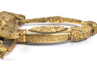 Bayern, Degen für Staatsbeamte. Ausführung mit gekröntem Monogramm " M " für König Maximilian II. (1848-1864) . Die Klinge beidseitig gebläut, leicht verputzt. Hersteller "R.Knecht in Solingen "