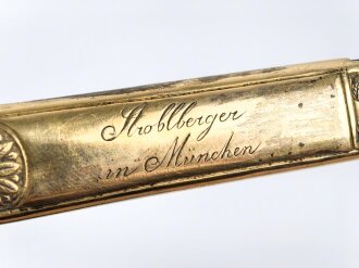 Bayern, Degen für Staatsbeamte. Ausführung mit gekröntem Monogramm " M " für König Maximilian II. (1848-1864) . Die Klinge beidseitig gebläut, leicht verputzt. Hersteller "R.Knecht in Solingen "