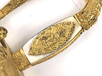 Bayern, Degen für Staatsbeamte. Ausführung mit gekröntem Monogramm " M " für König Maximilian II. (1848-1864) . Die Klinge beidseitig gebläut, leicht verputzt. Hersteller "R.Knecht in Solingen "