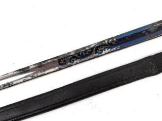 Bayern, Degen für Staatsbeamte. Ausführung mit gekröntem Monogramm " M "  . Die beidseitig gebläute Klinge allem Anschein nach älter, das Griffmonogramm bei Herrscherwechsel getauscht. Guter Gesamtzustand, die Scheide fehlt #1