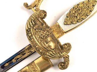 Bayern, Degen für Staatsbeamte. Ausführung mit gekröntem Monogramm " M "  . Die beidseitig gebläute Klinge allem Anschein nach älter, das Griffmonogramm bei Herrscherwechsel getauscht. Guter Gesamtzustand, die Scheide fehlt #1