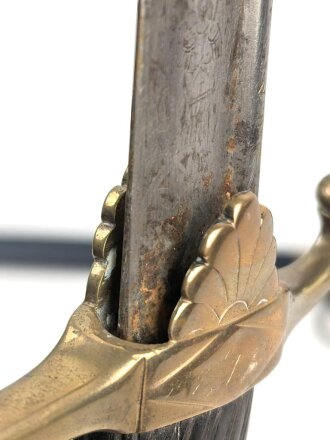 Bayern, Infanterie Offizier Säbel Modell 1836 . Beidseitig geäzte Klinge, ungereinigt. Das Griffstück mit leichtem Spiel, die Scheide nachlackiert, sonst guter Gesamtzustand.