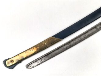 Bayern, Infanterie Offizier Säbel Modell 1836 . Beidseitig geäzte Klinge, ungereinigt. Das Griffstück mit leichtem Spiel, die Scheide nachlackiert, sonst guter Gesamtzustand.