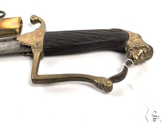 Bayern, Infanterie Offizier Säbel Modell 1836 . Beidseitig geäzte Klinge, ungereinigt. Das Griffstück mit leichtem Spiel, die Scheide nachlackiert, sonst guter Gesamtzustand.
