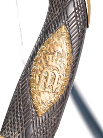 Bayern, Infanterie Offizier Säbel Modell 1836 . Beidseitig geäzte Klinge, ungereinigt. Das Griffstück mit leichtem Spiel, die Scheide nachlackiert, sonst guter Gesamtzustand.