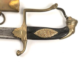 Bayern, Infanterie Offizier Säbel Modell 1836 . Beidseitig geäzte Klinge, ungereinigt. Das Griffstück mit leichtem Spiel, die Scheide nachlackiert, sonst guter Gesamtzustand.