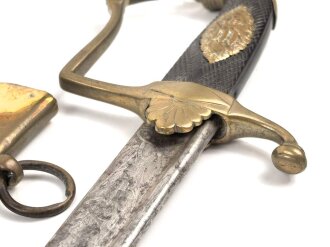 Bayern, Infanterie Offizier Säbel Modell 1836 . Beidseitig geäzte Klinge, ungereinigt. Das Griffstück mit leichtem Spiel, die Scheide nachlackiert, sonst guter Gesamtzustand.