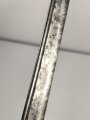 Bayern, Infanterie Offizier Säbel Modell 1836 . Beidseitig geäzte Klinge, ungereinigt. Das Griffstück mit leichtem Spiel, die Scheide nachlackiert, sonst guter Gesamtzustand.
