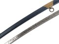 Bayern, Infanterie Offizier Säbel Modell 1836 . Beidseitig geäzte Klinge, ungereinigt. Das Griffstück mit leichtem Spiel, die Scheide nachlackiert, sonst guter Gesamtzustand.