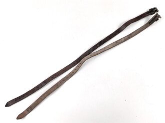 Österreich, zwei Packriemen / Mantelriemen. Länge je etwa 72cm