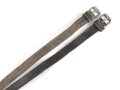 Österreich, zwei Packriemen / Mantelriemen. Länge je etwa 72cm