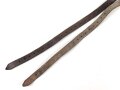 Österreich, zwei Packriemen / Mantelriemen. Länge je etwa 72cm