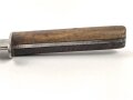 Österreich k.u.k., Grabendolch, Kampfmesser Modell 1917. Getragenes Stück, Scheide mit resten des Originallack