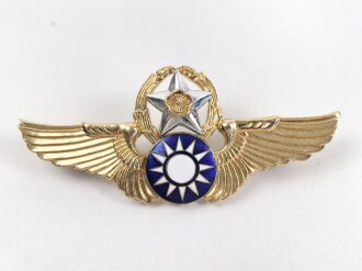 China, Pilotenabzeichen "Senior Command" alter Art. Leichtmetall, Breite 79mm