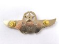 China, Pilotenabzeichen "Senior Command" alter Art. Leichtmetall, Breite 79mm