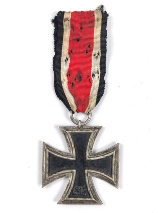 Eisernes Kreuz 2. Klasse 1939, Eisenkern mit Lackverlust, an defektem Band
