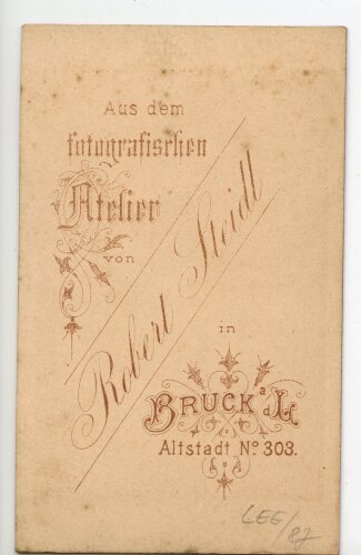 k.u.k. Österreich Ungarn, Hartkartonbild etwa 6,5 x 10,5 cm eines Fotostudios aus Bruck
