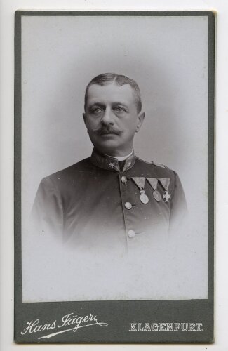 k.u.k. Österreich Ungarn, Hartkartonbild etwa 6,5 x 10,5 cm eines Fotostudios aus Klagenfurt