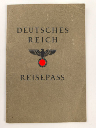 Deutsches Reich,  Reisepass einer Frau aus Frankfurt, datiert 1937
