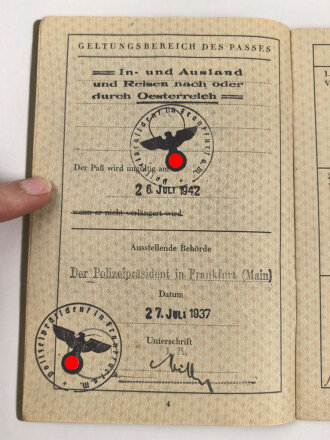 Deutsches Reich,  Reisepass einer Frau aus Frankfurt, datiert 1937