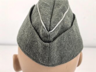 Heer, Schiffchen für einen Unteroffizier in sehr gutem Zustand. Die Effekten original vernäht, Kopfgrösse gemessen 58