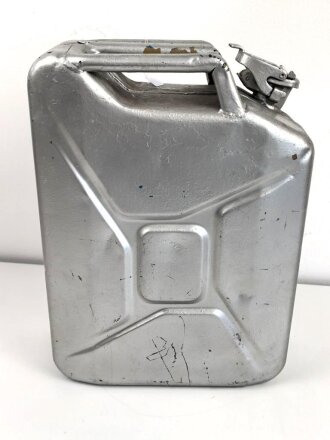 20 Liter Kraftstoff Kanister Wehrmacht, Hersteller Austria Wien 1944. Mehrfach überlackiert, darunter sandfarbener Originallack. KEIN VERSAND NACH ÜBERSEE