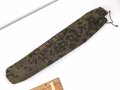 Faltbarer Holztisch " Sport Berger" in Hülle aus Waffen SS Tarnmaterial.