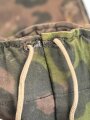 Faltbarer Holztisch " Sport Berger" in Hülle aus Waffen SS Tarnmaterial.