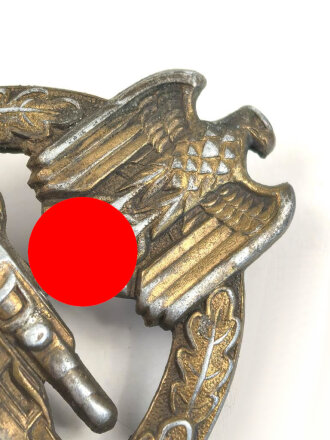 Panzerkampfabzeichen in bronze. Hohl geprägt,...