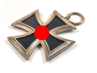 Eisernes Kreuz 2. Klasse 1939 mit Hersteller 93 im Bandring für " Richard Simm & Söhne, Gablonz " / Hakenkreuz mit voller Schwärzung