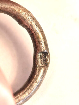 Eisernes Kreuz 2. Klasse 1939 mit Hersteller 93 im Bandring für " Richard Simm & Söhne, Gablonz " / Hakenkreuz mit voller Schwärzung