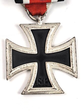 Eisernes Kreuz 2. Klasse 1939 , kein Hersteller im Bandring , aber  Hersteller 100  "  Rudolf Wächtler & Lange, Mittweida" zuzuordnen. Hakenkreuz mit voller Schwärzung , an langem Band