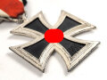 Eisernes Kreuz 2. Klasse 1939 , kein Hersteller im Bandring , aber  Hersteller 100  "  Rudolf Wächtler & Lange, Mittweida" zuzuordnen. Hakenkreuz mit voller Schwärzung , an langem Band