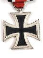 Eisernes Kreuz 2. Klasse 1939 , kein Hersteller im Bandring , aber  Hersteller 100  "  Rudolf Wächtler & Lange, Mittweida" zuzuordnen. Hakenkreuz mit voller Schwärzung , an langem Band
