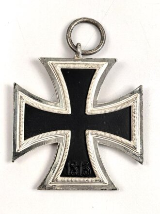 Eisernes Kreuz 2. Klasse 1939 mit Hersteller 100 im Bandring für " Rudolf Wächtler & Lange, Mittweida ", Hakenkreuz mit voller Schwärzung, Band und desolate Tüte beiliegend