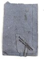 Eisernes Kreuz 2. Klasse 1939 mit Hersteller 100 im Bandring für " Rudolf Wächtler & Lange, Mittweida ", Hakenkreuz mit voller Schwärzung, Band und desolate Tüte beiliegend