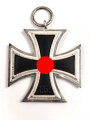 Eisernes Kreuz 2. Klasse 1939 mit Hersteller 100 im Bandring für " Rudolf Wächtler & Lange, Mittweida ", Hakenkreuz mit voller Schwärzung, Band und desolate Tüte beiliegend
