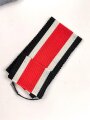 Eisernes Kreuz 2. Klasse 1939 mit Hersteller 100 im Bandring für " Rudolf Wächtler & Lange, Mittweida ", Hakenkreuz mit voller Schwärzung, Band und desolate Tüte beiliegend